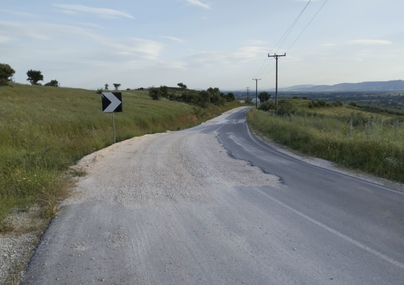Σε κακή κατάσταση ο δρόμος Ροδιά - Γόννοι, στην περιοχή του Τυρνάβου
